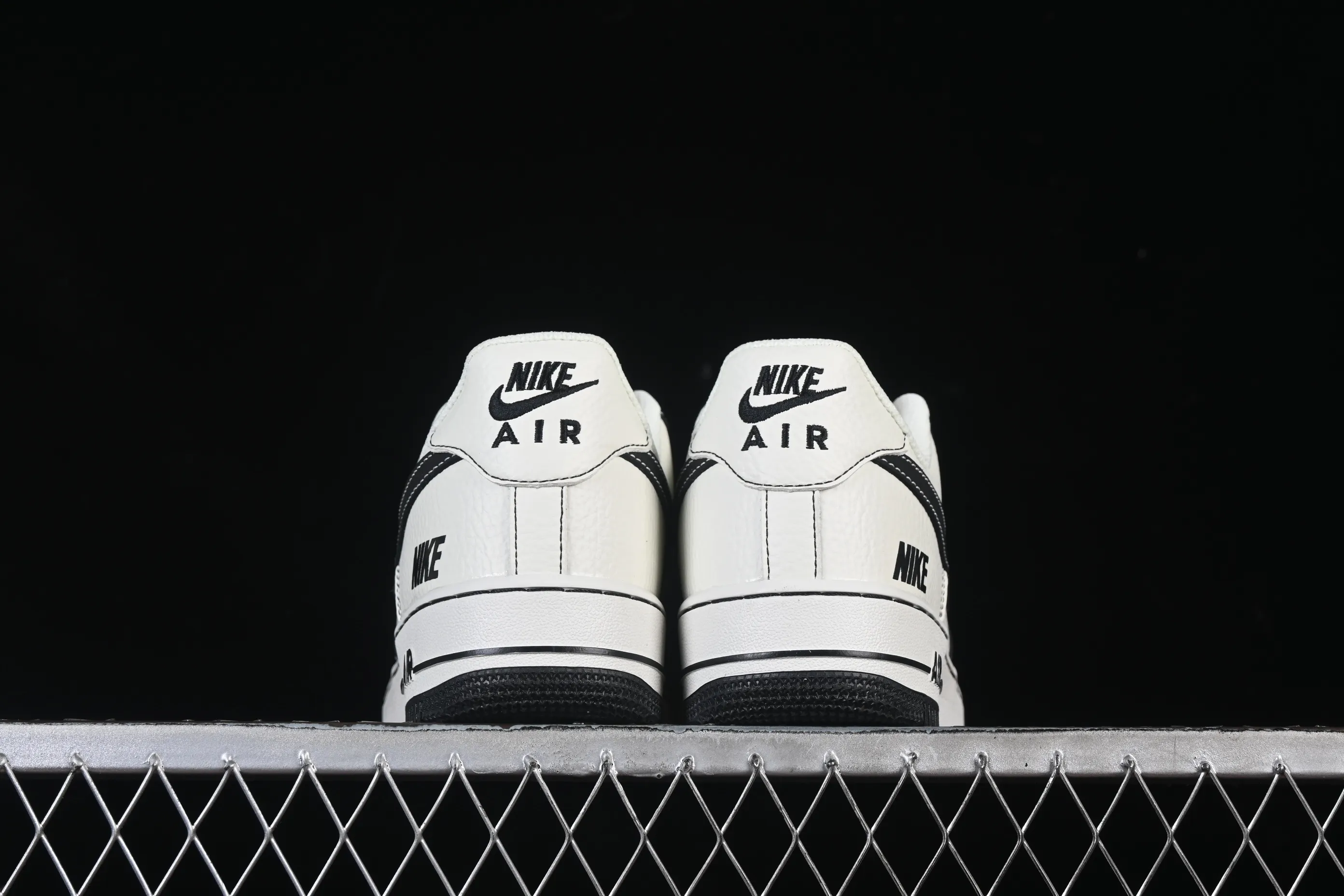 All Categories Nk Air Force 1 Air Force Series Nk Air Force 1 Low Air Force Low Nike Air Force 1'07 Low Classic Black and White Air Force One Low Casual Shoes NH0601-574